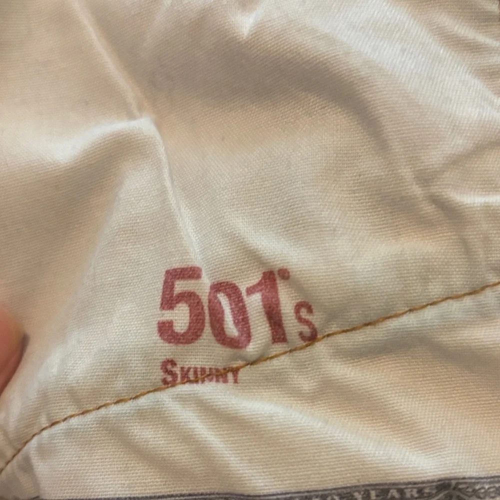 Levi's Women's Skinny Jeans in Faded Blue - Picture 6 of 8